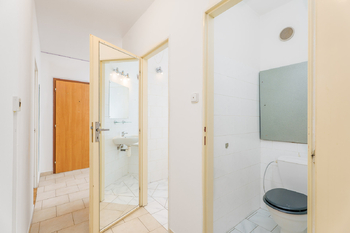 chodba, WC, koupelna - Pronájem bytu 3+1 v družstevním vlastnictví 74 m², Čelákovice