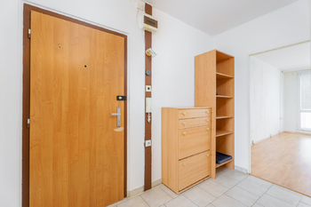 vstupní předsíň - Pronájem bytu 3+1 v družstevním vlastnictví 74 m², Čelákovice