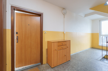 vstup - Pronájem bytu 3+1 v družstevním vlastnictví 74 m², Čelákovice