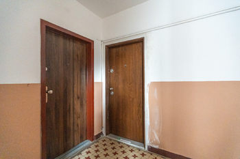 Vchod do bytu (napravo) - Prodej bytu 4+1 v osobním vlastnictví 89 m², Ústí nad Labem