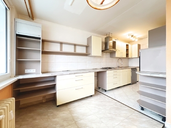 Interiér bytu již prošel z větší  části promyšlenou rekonstrukcí.  - Prodej bytu 3+kk v osobním vlastnictví 86 m², Praha 5 - Stodůlky