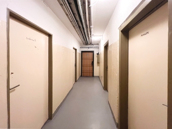 Upravené společné sklepní prostory sušárny  - Prodej bytu 3+kk v osobním vlastnictví 86 m², Praha 5 - Stodůlky