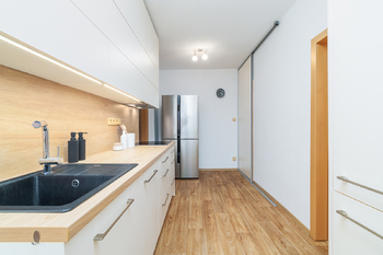Kuchyňská linka - Prodej bytu 3+1 v osobním vlastnictví 60 m², Čejetice