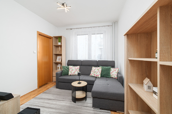 Obývací pokoj - Prodej bytu 3+1 v osobním vlastnictví 60 m², Čejetice