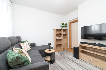 Obývací pokoj - Prodej bytu 3+1 v osobním vlastnictví 60 m², Čejetice