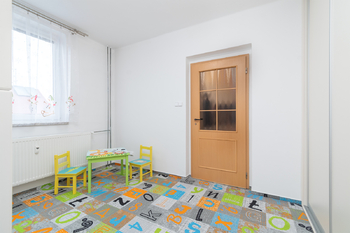 Dětský pokoj - Prodej bytu 3+1 v osobním vlastnictví 60 m², Čejetice