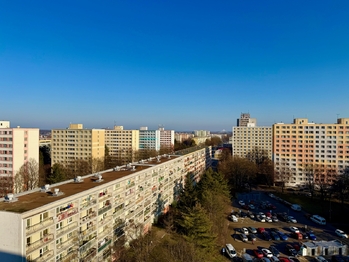 výhled na Kunětickou horu - Prodej bytu 1+kk v osobním vlastnictví 35 m², Pardubice