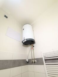 Koupelna - Pronájem bytu 1+kk v osobním vlastnictví 40 m², Klatovy