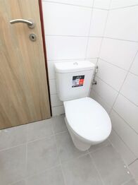 WC - Pronájem bytu 1+kk v osobním vlastnictví 40 m², Klatovy