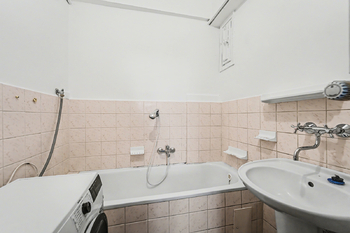 Prodej bytu 3+1 v osobním vlastnictví 74 m², Praha 6 - Střešovice