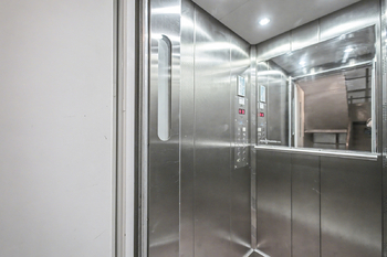 Prodej bytu 3+1 v osobním vlastnictví 74 m², Praha 6 - Střešovice