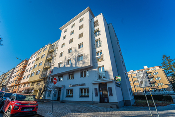 Prodej bytu 3+1 v osobním vlastnictví 74 m², Praha 6 - Střešovice
