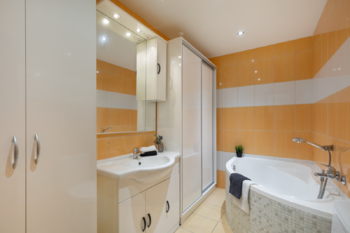 Pronájem bytu 1+1 v osobním vlastnictví 60 m², Meziboří