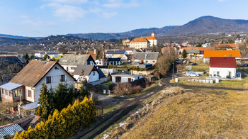 Pohled na pozemek s dřevostavbou - Prodej pozemku 388 m², Žitenice