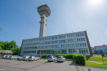 budova přední část - Pronájem kancelářských prostor 416 m², Pardubice