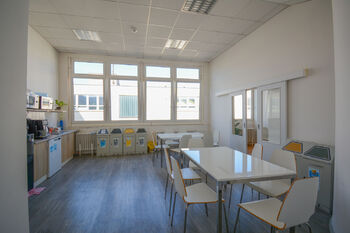 kuchyň s jídelnou - Pronájem kancelářských prostor 416 m², Pardubice