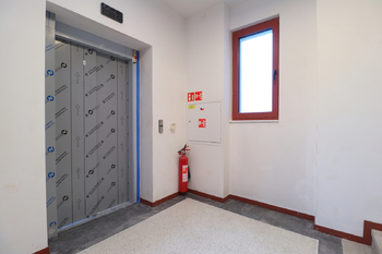 Výtah - Pronájem bytu 1+kk v osobním vlastnictví 34 m², Praha 5 - Košíře