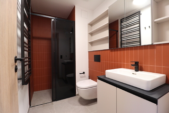 Koupelna - Pronájem bytu 1+kk v osobním vlastnictví 34 m², Praha 5 - Košíře