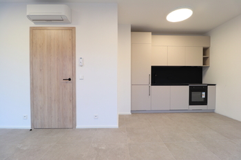 Obývací pokoj + kk - Pronájem bytu 1+kk v osobním vlastnictví 34 m², Praha 5 - Košíře