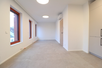 Obývací pokoj  - Pronájem bytu 1+kk v osobním vlastnictví 34 m², Praha 5 - Košíře