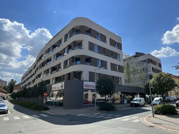 Pronájem garážového stání 18 m², Kolín