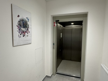 výtah - Pronájem bytu 1+kk v osobním vlastnictví 32 m², Kladno