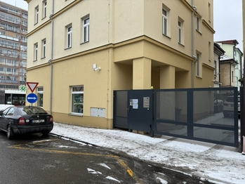 vstup do domu - Pronájem bytu 1+kk v osobním vlastnictví 32 m², Kladno