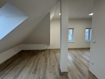Pronájem bytu 1+kk v osobním vlastnictví 32 m², Kladno