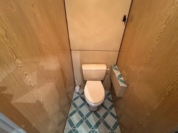 toaleta - Prodej bytu 1+kk v osobním vlastnictví 28 m², Praha 4 - Modřany