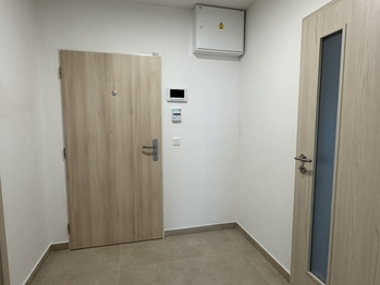 chodba v bytě - Pronájem bytu 2+kk v osobním vlastnictví 39 m², Kladno