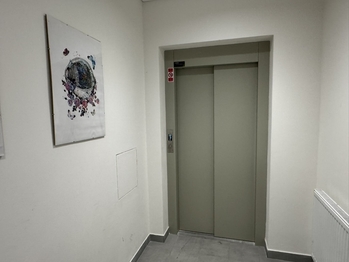 výtah - Pronájem bytu 2+kk v osobním vlastnictví 39 m², Kladno