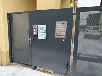 vstup do domu - Pronájem bytu 2+kk v osobním vlastnictví 40 m², Kladno