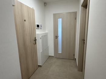 chodba  - Pronájem bytu 2+kk v osobním vlastnictví 40 m², Kladno