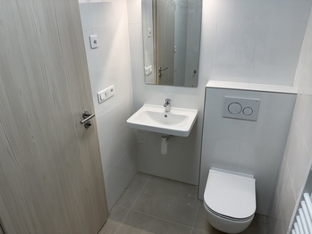 koupelna s WC - Pronájem bytu 2+kk v osobním vlastnictví 40 m², Kladno