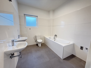 Pronájem bytu 4+kk v osobním vlastnictví 95 m², Králův Dvůr