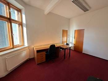 +420 604 191 744 I denisa.myslivcova@re-max.cz - Pronájem kancelářských prostor 41 m², Ostrava
