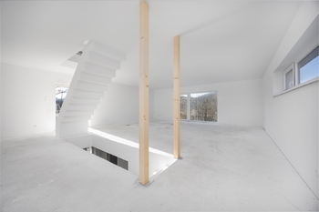 Obývací pokoj s kuchyňským koutem - Prodej domu 280 m², Jílové u Prahy