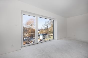 Obývací pokoj s kuchyňským koutem - Prodej domu 280 m², Jílové u Prahy