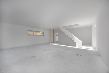 Obývací pokoj s kuchyňským koutem - Prodej domu 280 m², Jílové u Prahy