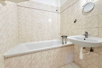 Koupelna 2 - Prodej bytu 3+kk v osobním vlastnictví 63 m², Praha 9 - Prosek