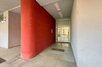 Vchod - detail - Prodej bytu 3+kk v osobním vlastnictví 63 m², Praha 9 - Prosek