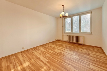 Obývací pokoj 1 - Prodej bytu 3+kk v osobním vlastnictví 63 m², Praha 9 - Prosek