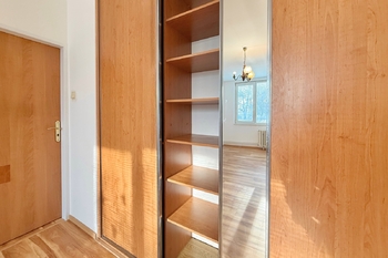 Ložnice 3 - Prodej bytu 3+kk v osobním vlastnictví 63 m², Praha 9 - Prosek