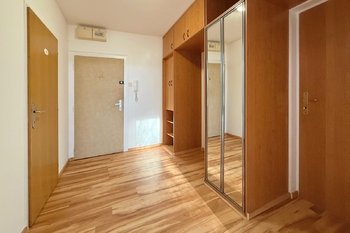 Předsíň 1 - Prodej bytu 3+kk v osobním vlastnictví 63 m², Praha 9 - Prosek