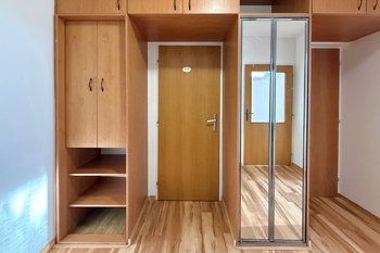 Předsíň  3 - Prodej bytu 3+kk v osobním vlastnictví 63 m², Praha 9 - Prosek