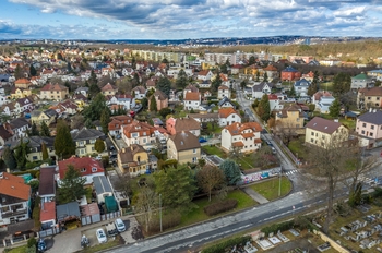 Pohled na západní stranu  - Prodej domu 246 m², Praha 9 - Kyje