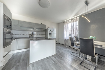 Kuchyň 1.patro - Prodej domu 246 m², Praha 9 - Kyje