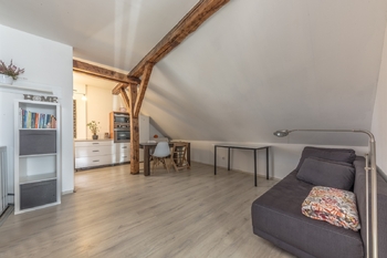 Obývací pokoj 2.patro - Prodej domu 246 m², Praha 9 - Kyje