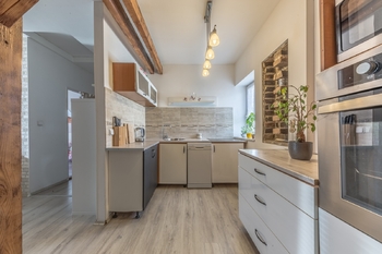 Kuchyň 2.patro - Prodej domu 246 m², Praha 9 - Kyje