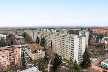 výhled domu z vrhu - Prodej bytu 3+kk v osobním vlastnictví 75 m², Praha 9 - Prosek